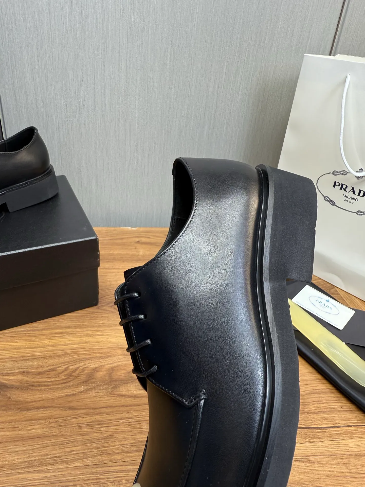 Men's shoes 💰840💰 [PRADA] New models synchronized with the official website, high-quality shipments ✔️Hot-sellers🔥 Original cowhide. Open edge beaded cowhide + cowhide lining, 1🆚1 replica, original lightweight foam outsole, 38-45 (men's 38.45 custom-made, non-refundable)